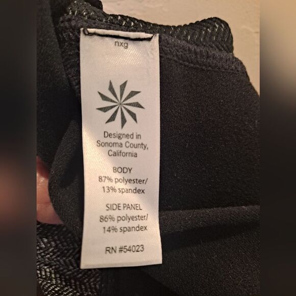 Athleta luxe drift metro moto legging with leather trim and zipper pockets. - Picture 5 of 6